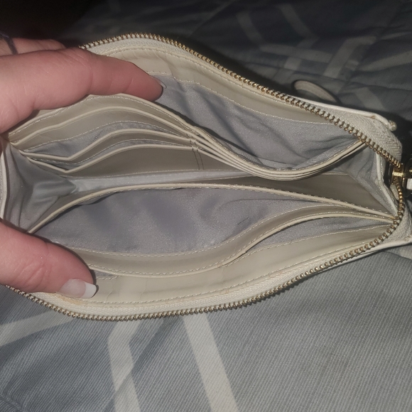 Coach- shimmer white wristlet - Picture 4 of 6